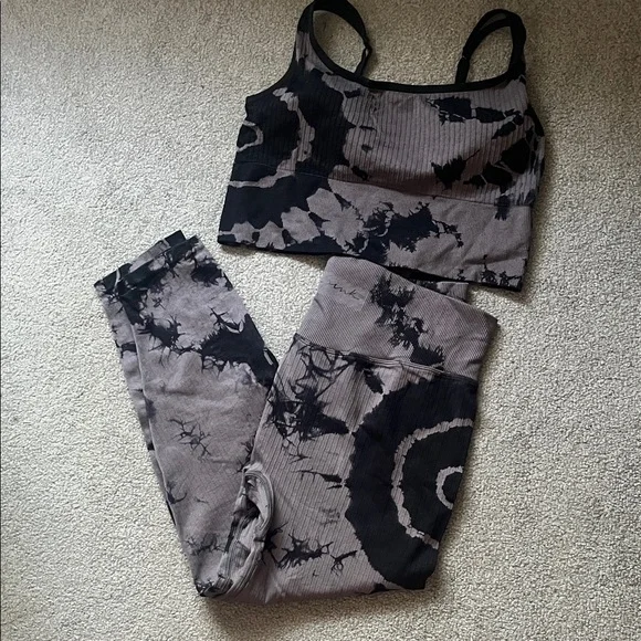 Victoria’s Secret PINK Active Tie-Dye Ribbed Crop Top and Leggings Matching Set - Picture 3 of 5